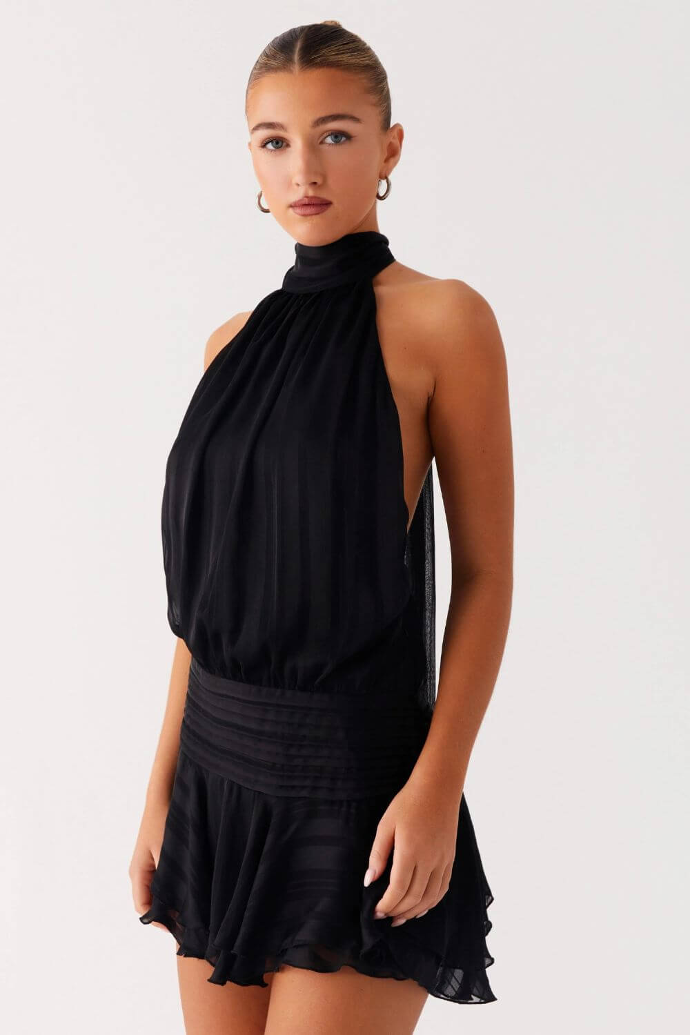 Solange | Vestido Curto em Listras Amarelo Claro com Halter e Costas Abertas