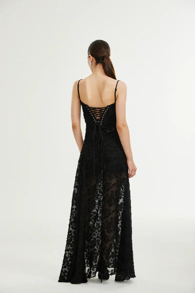Monique | Vestido Longo Preto em Renda Floral com Alças Finas