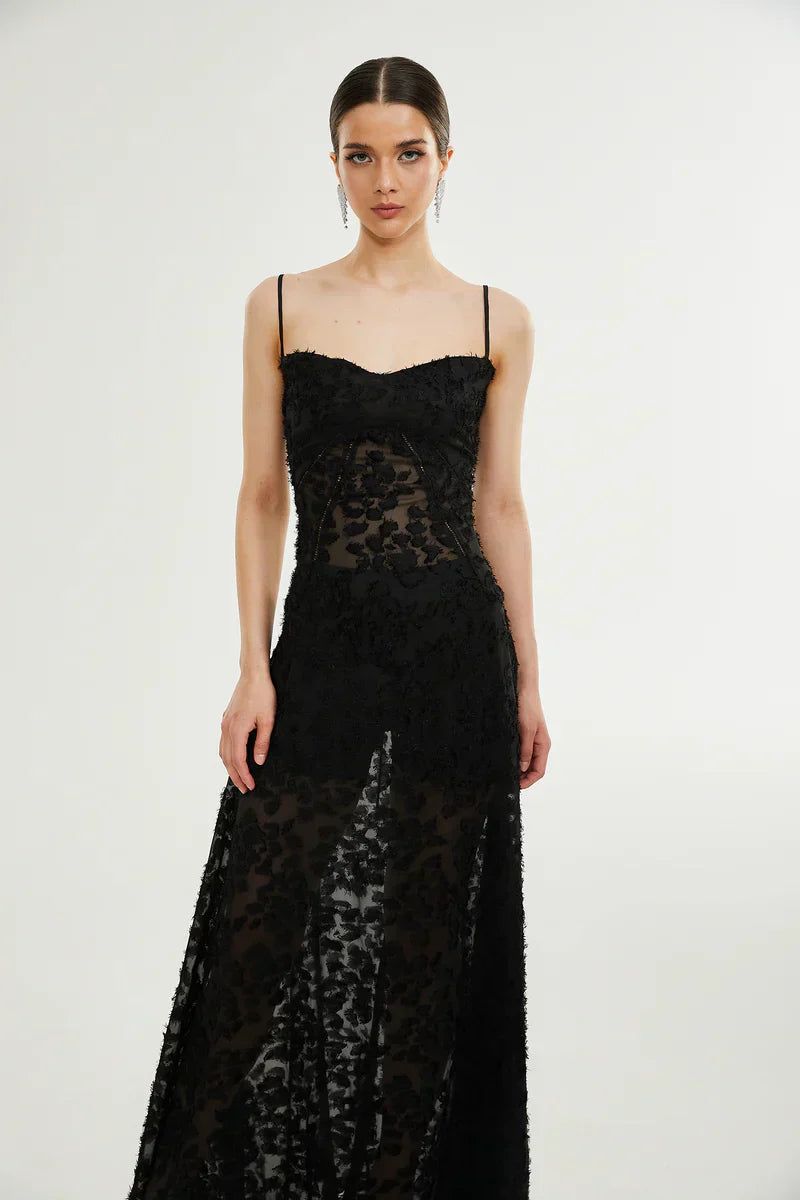 Monique | Vestido Longo Preto em Renda Floral com Alças Finas