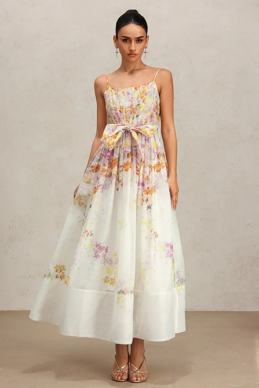 Amélia | Vestido Midi Retrô Floral com Corpete, Laço e Saia em Tule