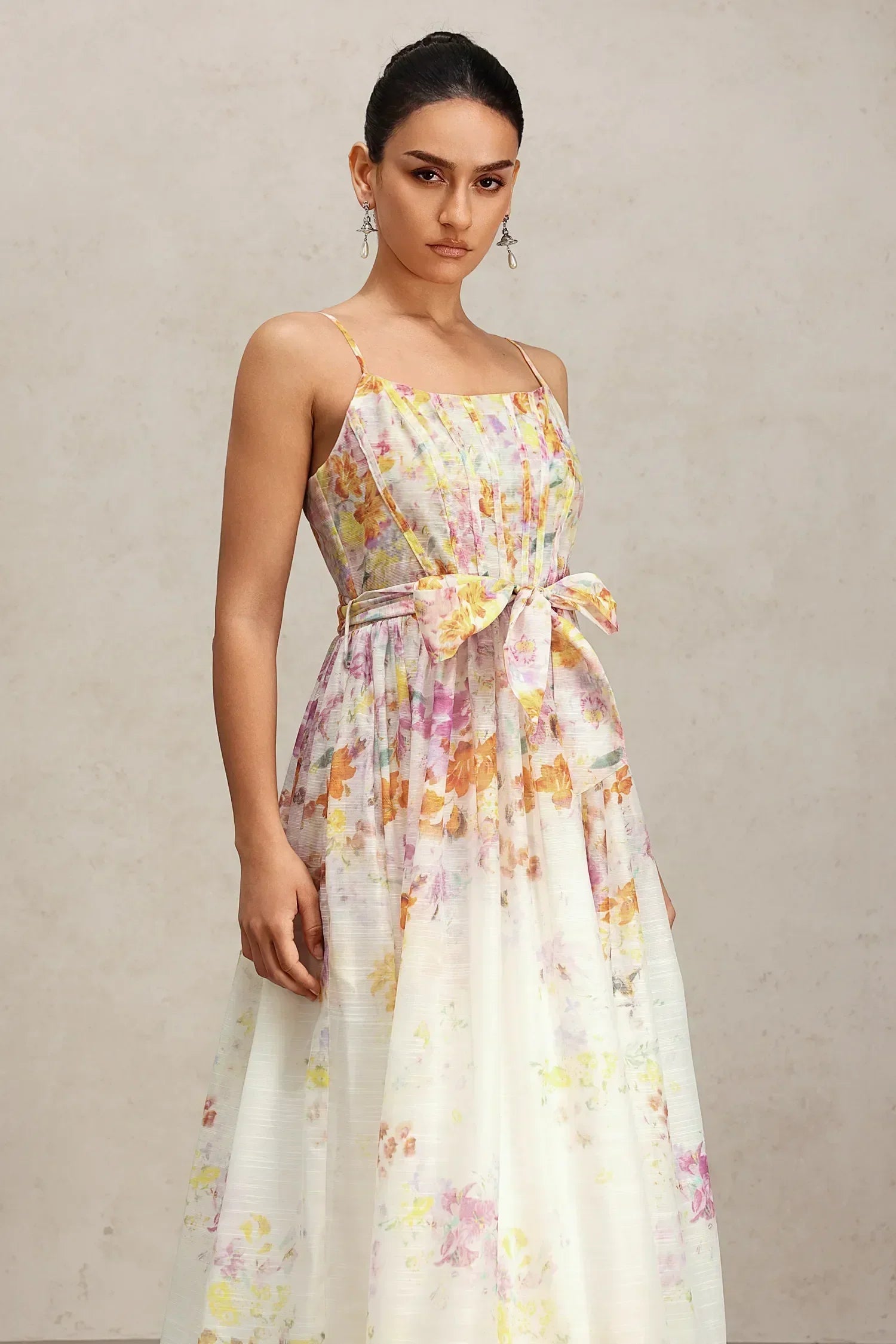 Amélia | Vestido Midi Retrô Floral com Corpete, Laço e Saia em Tule