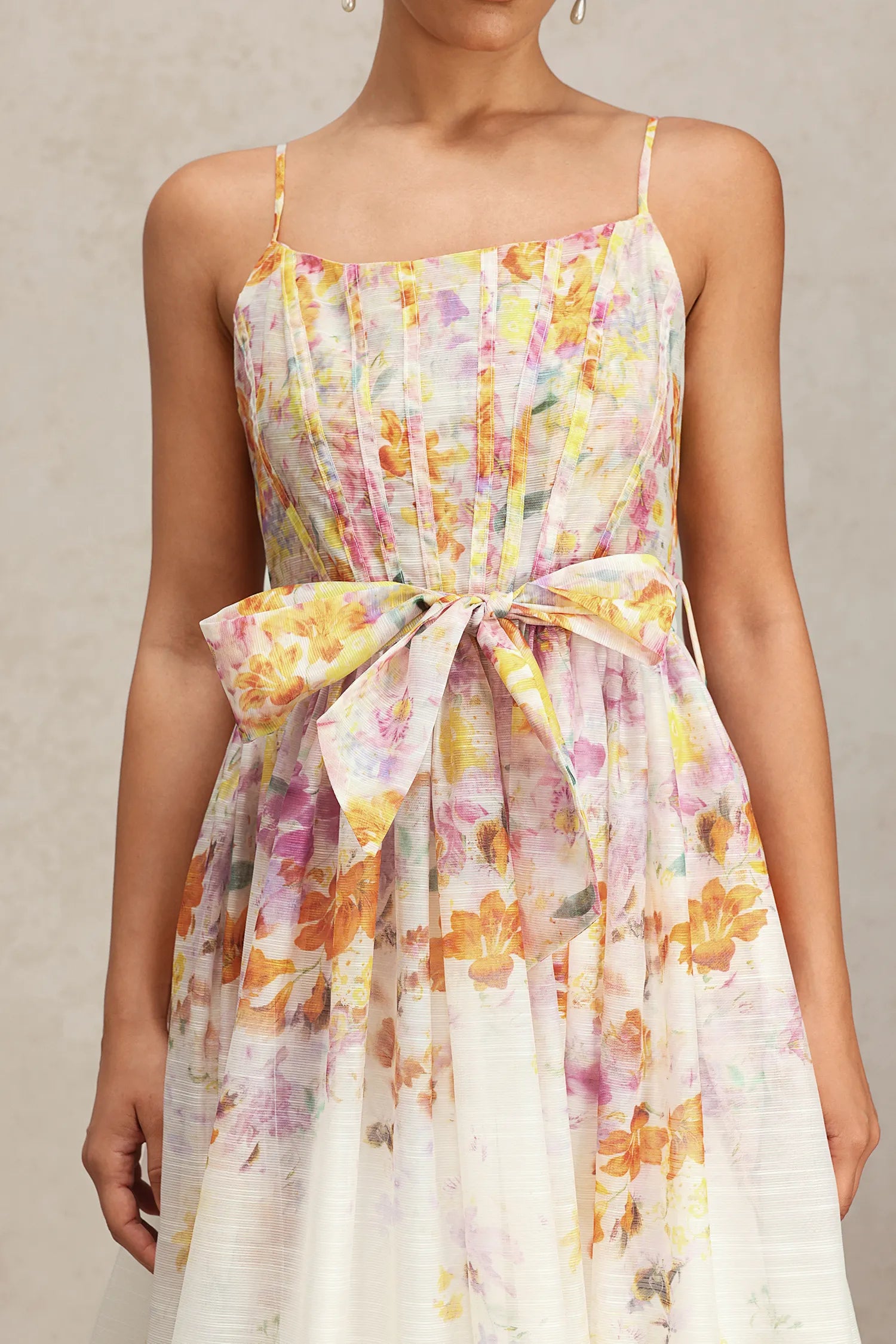 Amélia | Vestido Midi Retrô Floral com Corpete, Laço e Saia em Tule