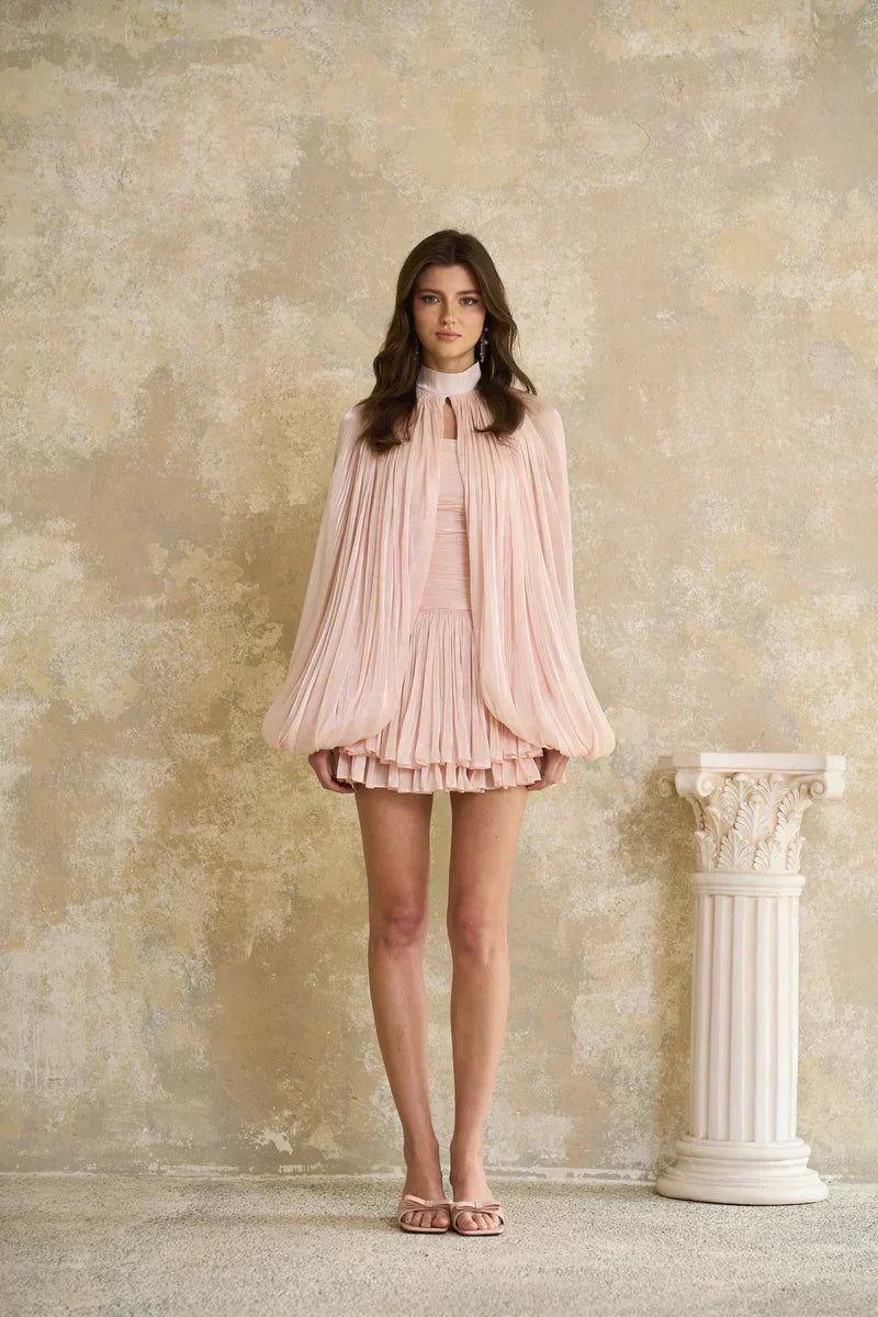 Giovana | Conjunto Vestido Curto e Capa Estruturada em Rosa Glossy
