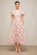 Pietra | Vestido Midi Rosa com Bordado Floral 3D e Renda Vazada