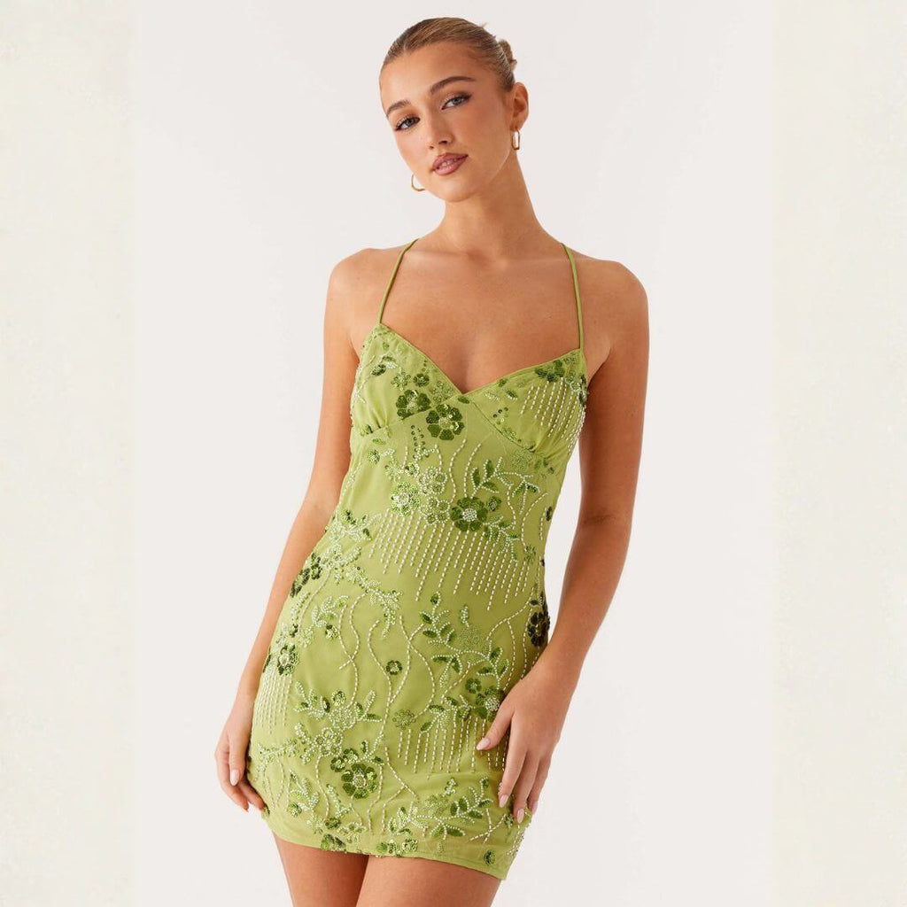 Valentina | Vestido Curto Verde Pistache Floral com Decote Coração