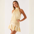 Solange | Vestido Curto em Listras Amarelo Claro com Halter e Costas Abertas