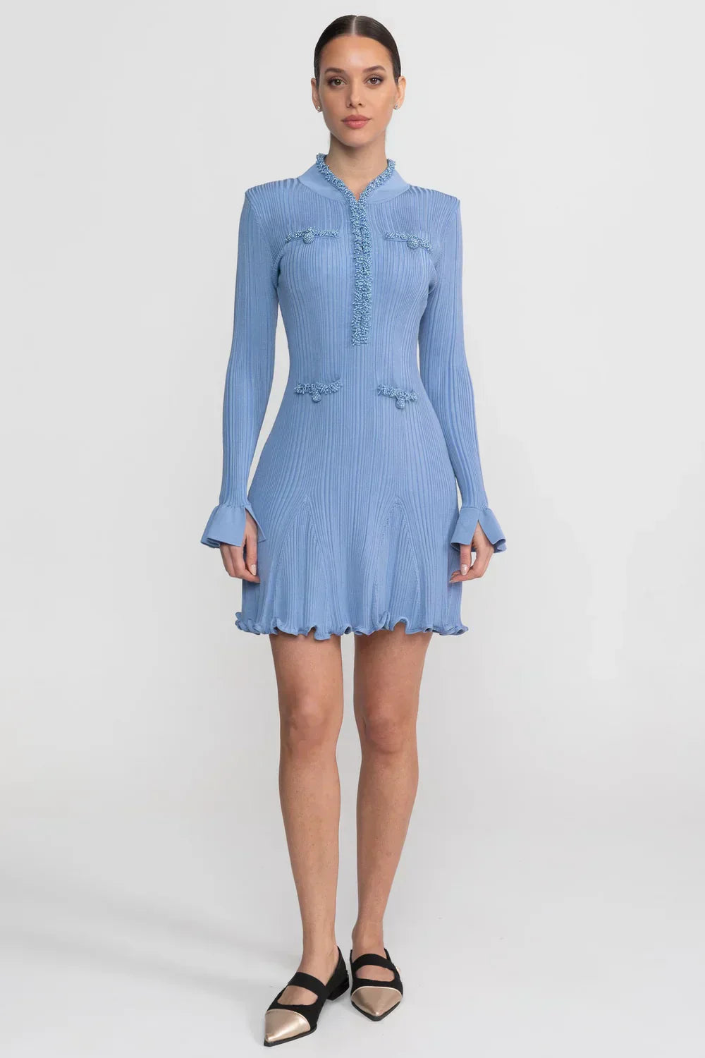 Yasmin | Vestido Curto Azul em Malha com Manga Sino e Pedraria