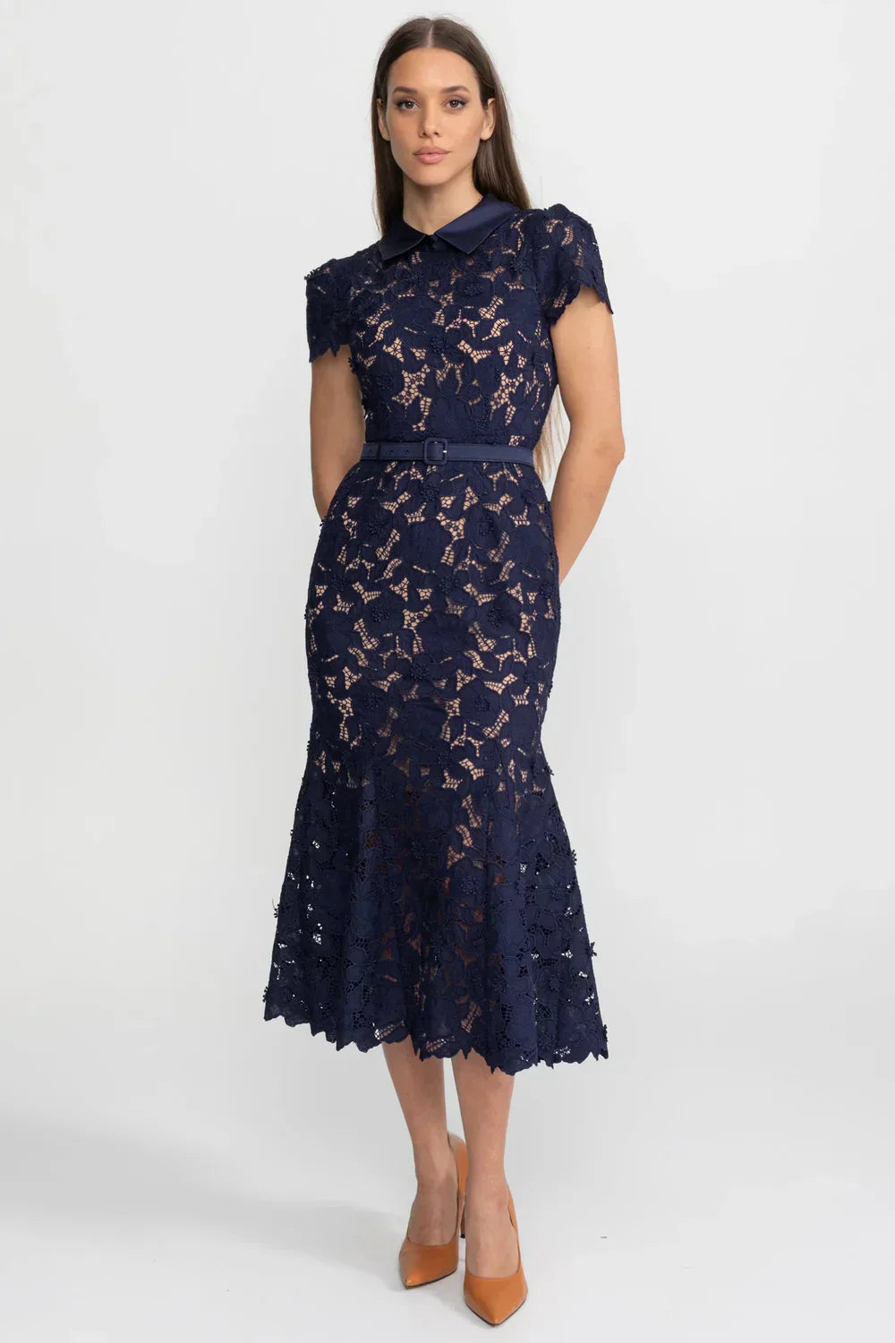 Marina | Vestido Sereia Azul Marinho com Flores em Relevo e Recortes Vazados