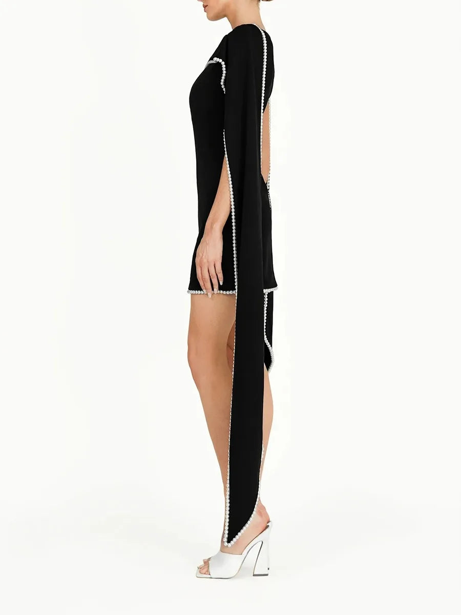 Ísis | Vestido Mini Assimétrico com Painéis Fluidos e Pérolas Bordadas