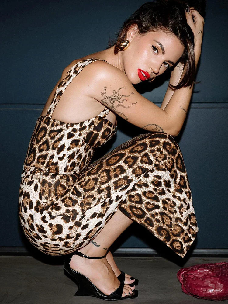 Vitória | Vestido Midi Animal Print com Alças Finas e Modelagem Ajustada
