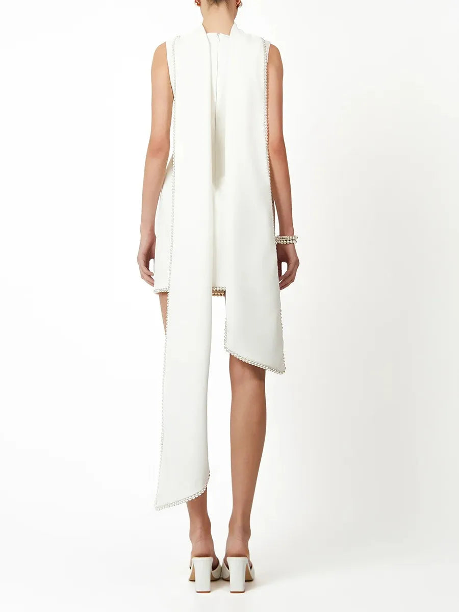 Ísis | Vestido Mini Assimétrico com Painéis Fluidos e Pérolas Bordadas