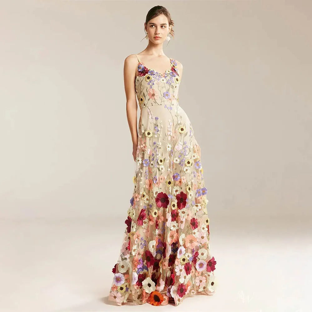 Jardim | Vestido Longo em Tule com Flores Aplicadas em Relevo