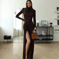 Helena – Vestido Elegante com Gola Alta, Cinto e Manga Longa