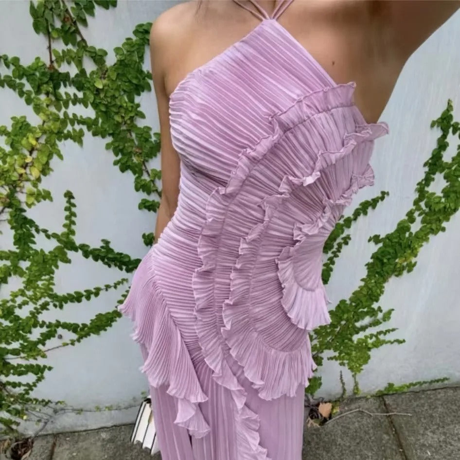 Violeta | Vestido Maxi Lilás em Chiffon Plissado com Halter e Barra Assimétrica