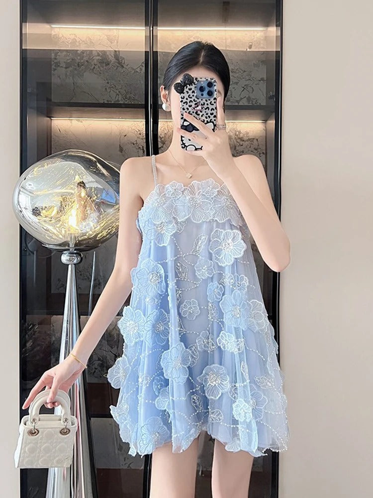 Cecília | Vestido Curto Godê com Bordado Floral 3D e Costas Abertas