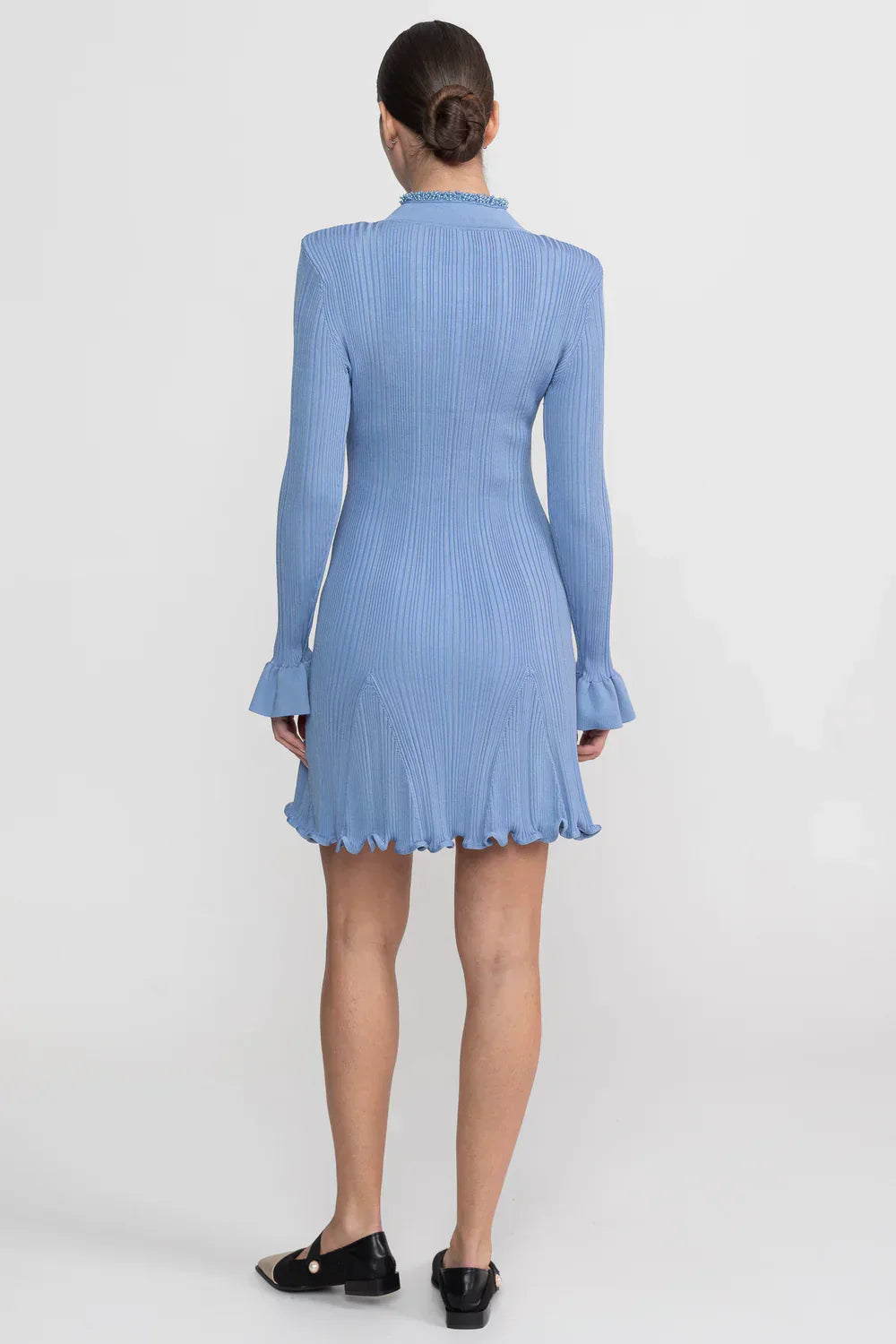 Yasmin | Vestido Curto Azul em Malha com Manga Sino e Pedraria