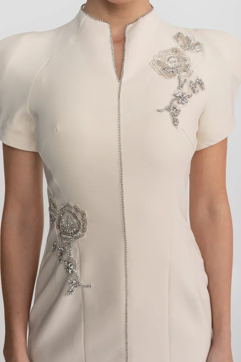 Natália | Vestido Midi em Alfaiataria Lápis com Pedraria Bordada à Mão