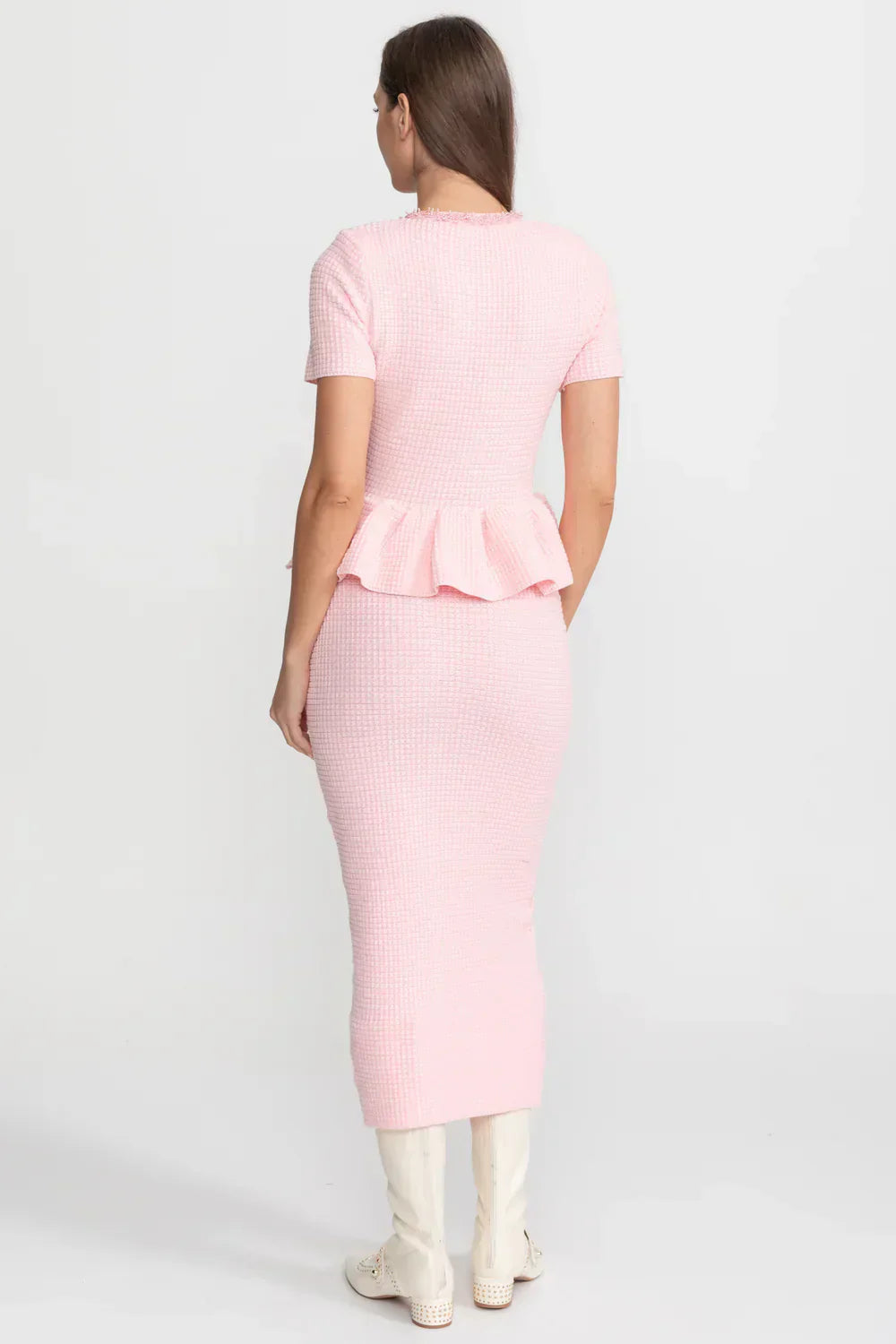 Valentina | Vestido Midi Rosa em Tricô com Babados e Bordado de Pérolas