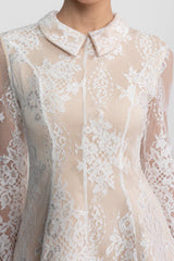 Rafaela | Vestido Curto em Renda Trabalhada com Manga Longa e Gola