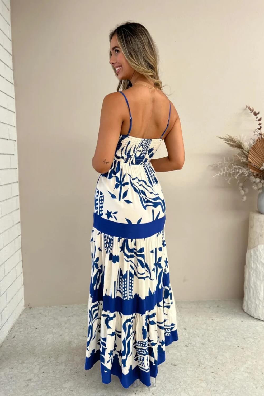 Carmen | Vestido Longo Azul e Branco com Estampa Marcante