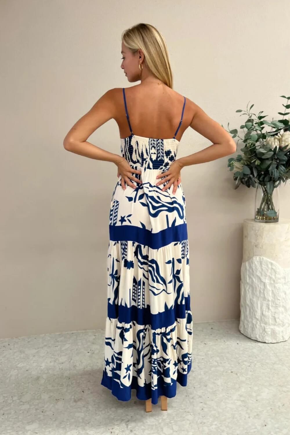Carmen | Vestido Longo Azul e Branco com Estampa Marcante