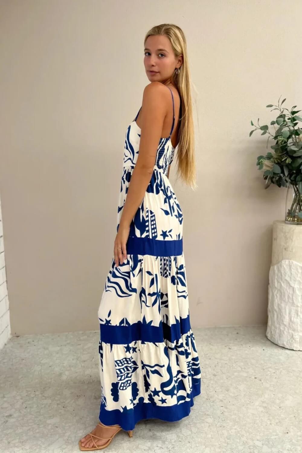 Carmen | Vestido Longo Azul e Branco com Estampa Marcante