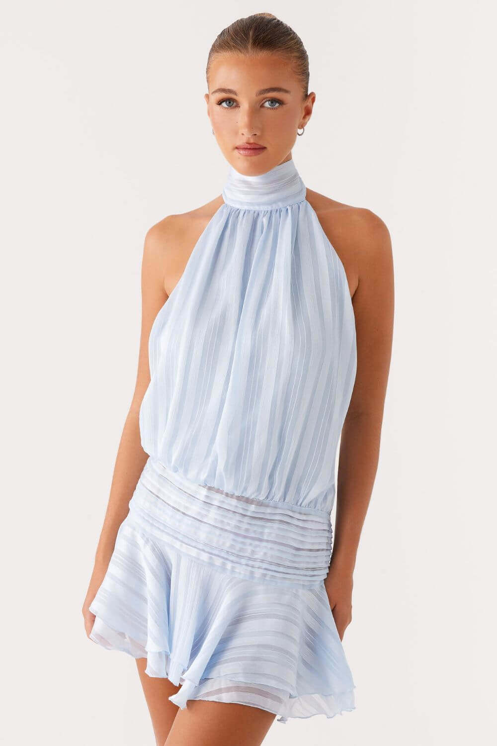 Solange | Vestido Curto em Listras Amarelo Claro com Halter e Costas Abertas