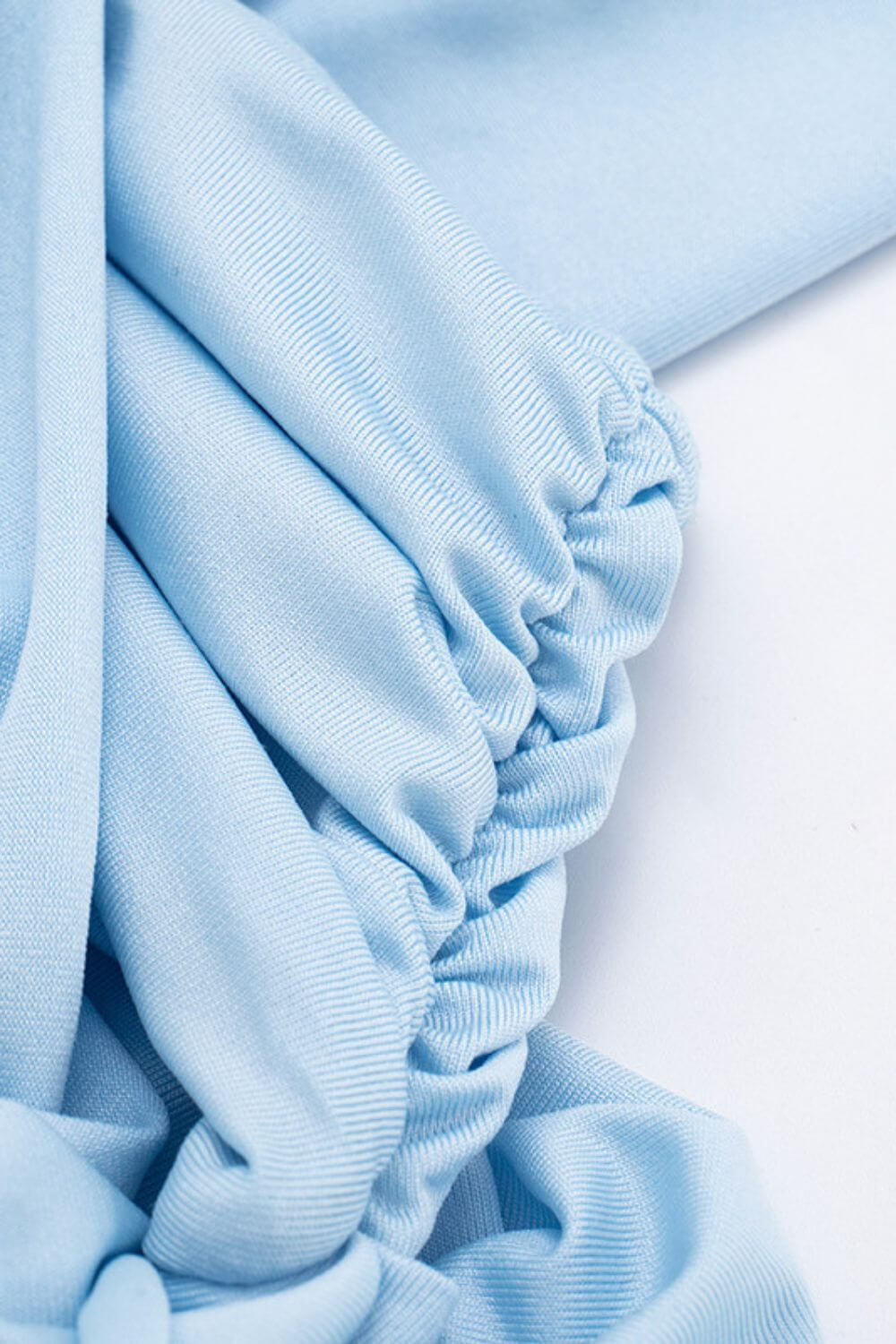 Olise | Vestido Curto em Azul Claro com Nó Frontal e Decote V