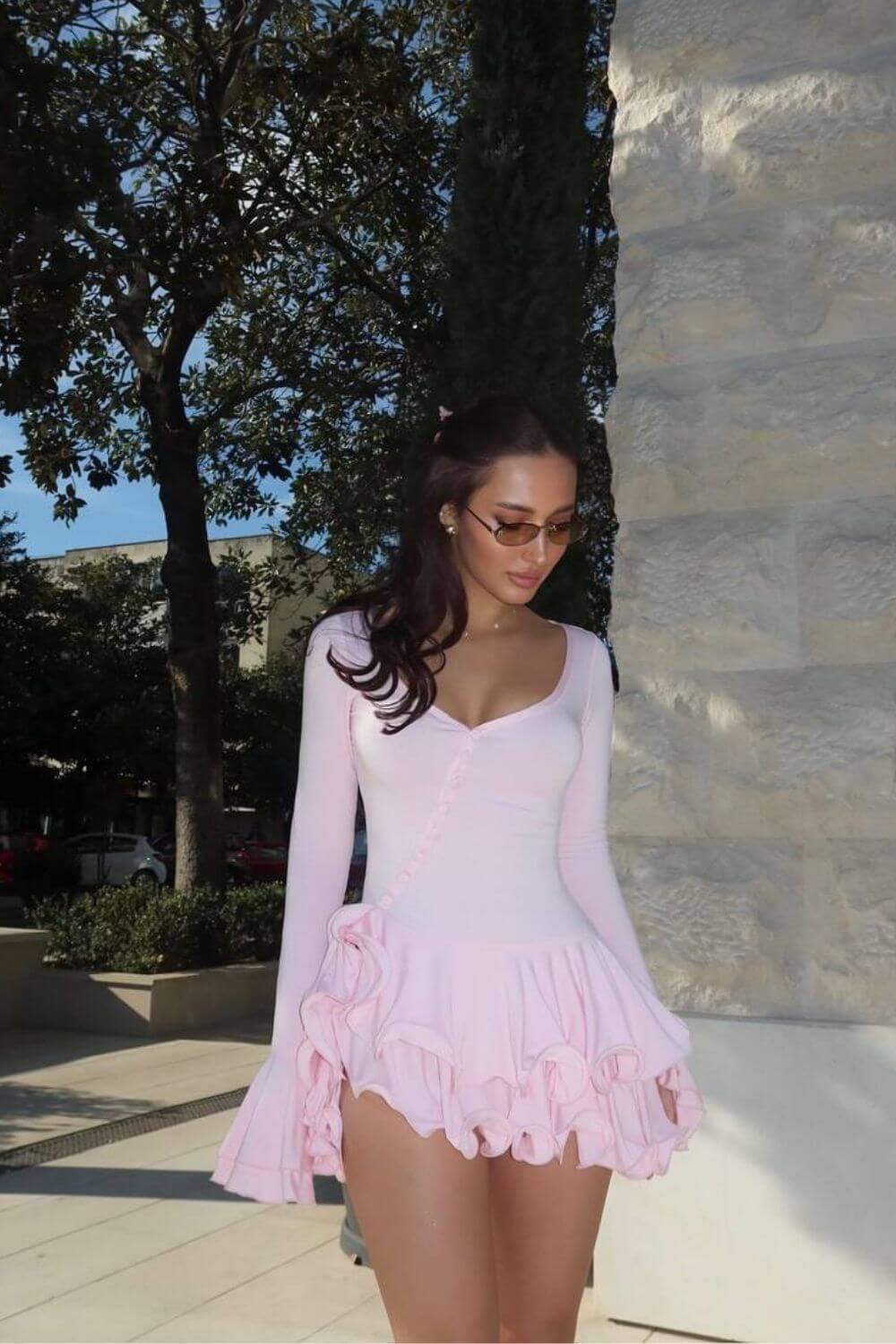 Mariane | Vestido Curto Rosa Blush com Mangas Bufantes e Babados