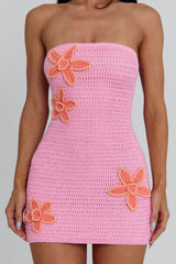 Ariel | Vestido Curto Franzido em Rosa com Flores em Relevo e Bandeau