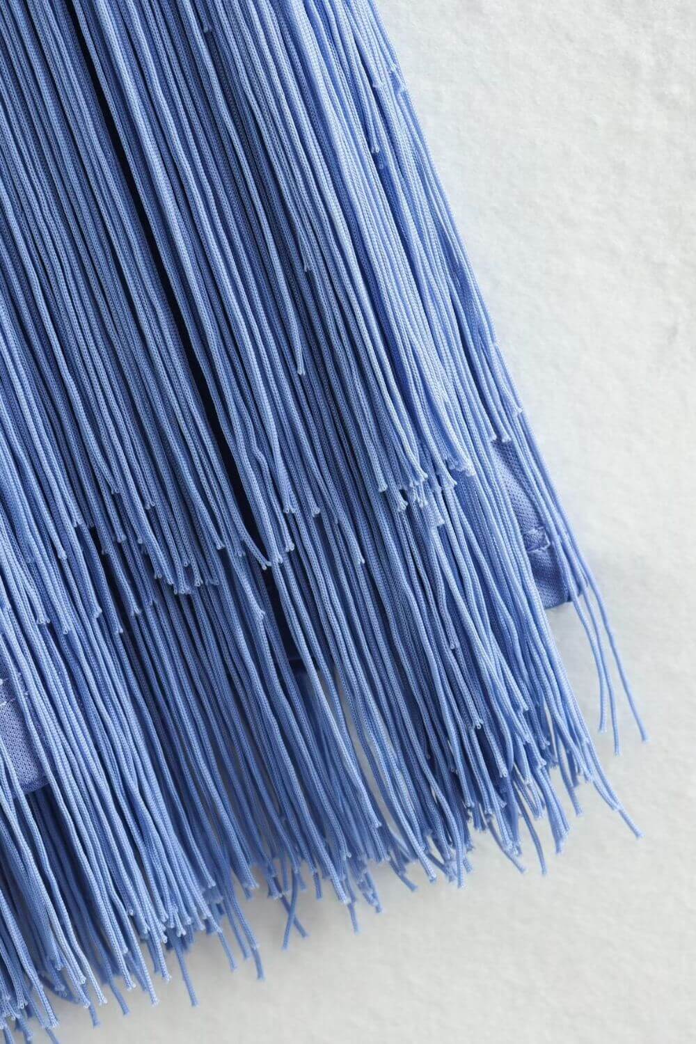 Penélope | Vestido Mini em Franjas Azul Ardósia com Decote Halter