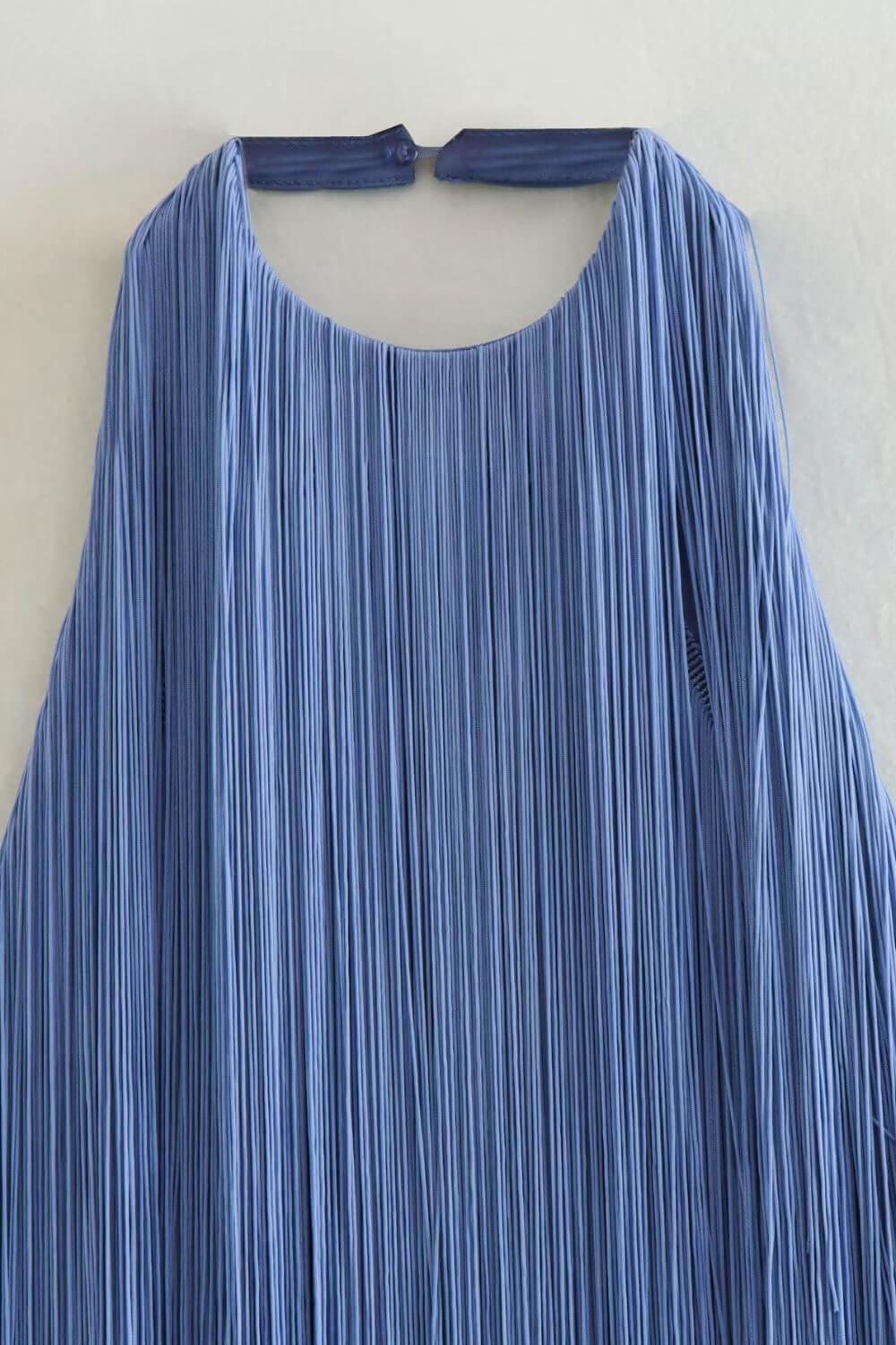 Penélope | Vestido Mini em Franjas Azul Ardósia com Decote Halter