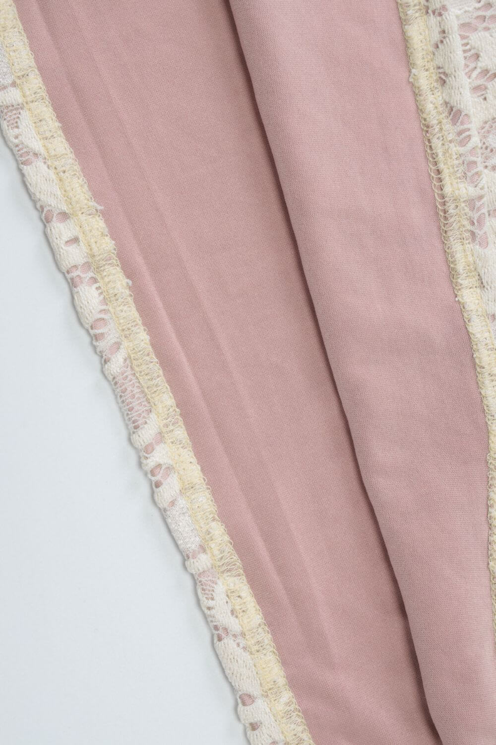 Sorelle | Vestido Curto em Renda Floral Off-White com Manga Longa e Recorte Frontal