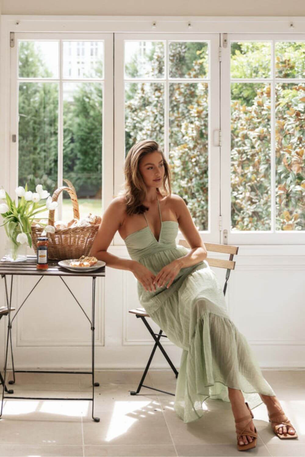 Mia | Vestido Midi Verde Sage em Tule com Decote em V