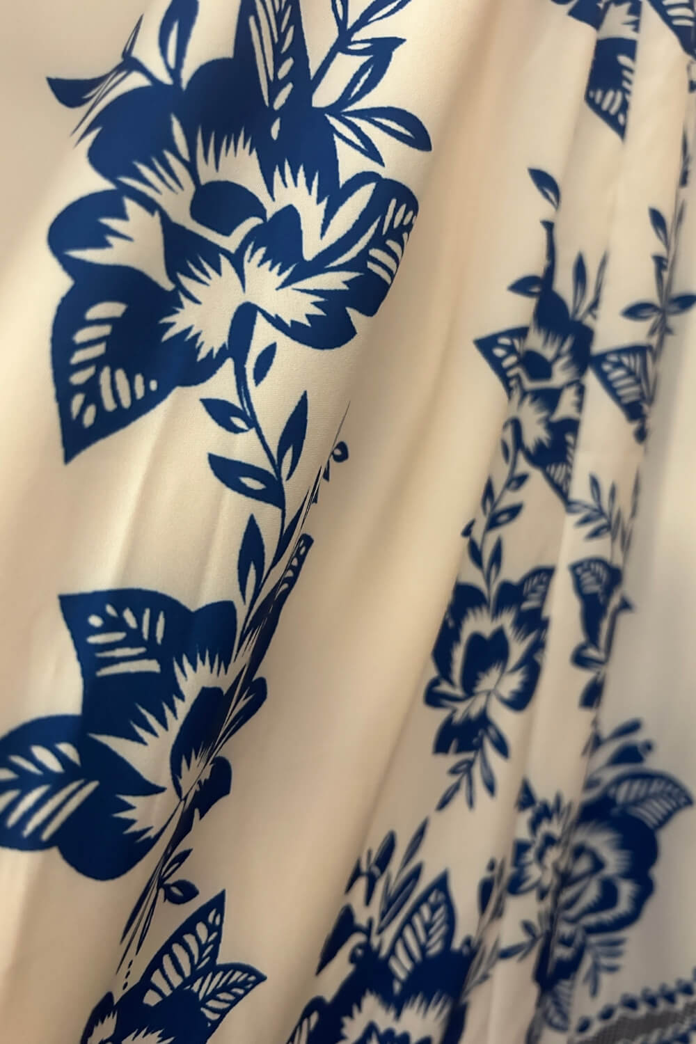 Lorena | Vestido Midi Azul Royal com Estampa Mandala