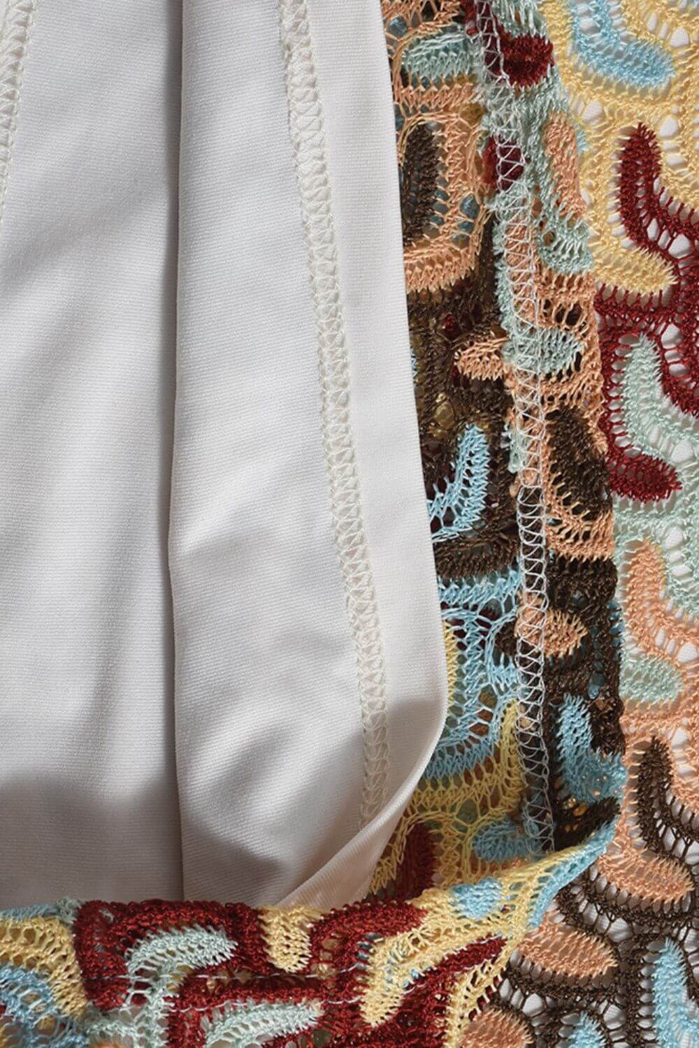 Vicenza | Vestido Mini em Renda Geométrica Tribal com Ombro Só